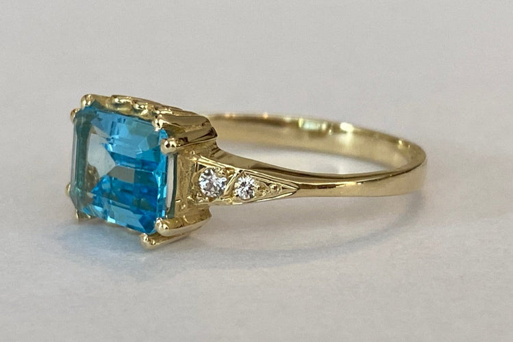 Bague 53 Bague en or jaune 14 carats, topaze bleue et diamants 58 Facettes ring