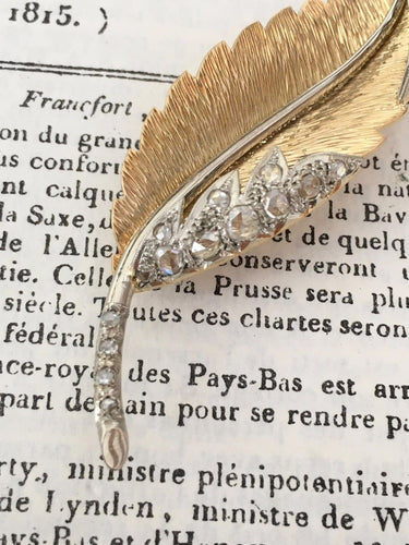 Broche Broche plume en or jaune et blanc 18k avec diamants taille rose 58 Facettes 307