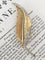 Broche Broche plume en or jaune et blanc 18k avec diamants taille rose 58 Facettes 307
