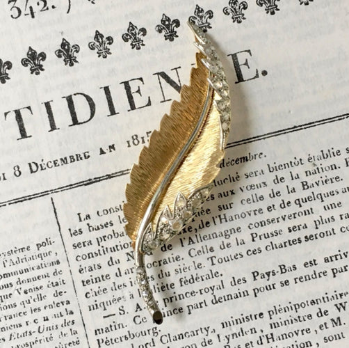 Broche Broche plume en or jaune et blanc 18k avec diamants taille rose 58 Facettes 307