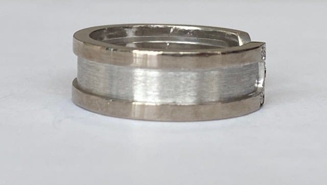 Bague 50 Cartier - Bague C vintage en or blanc 18k avec diamants 58 Facettes ring
