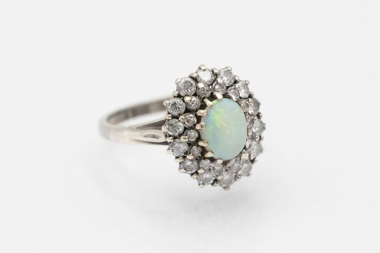 Bague 58 Bague vintage en or blanc 18 carats avec opale et diamants 58 Facettes 13658