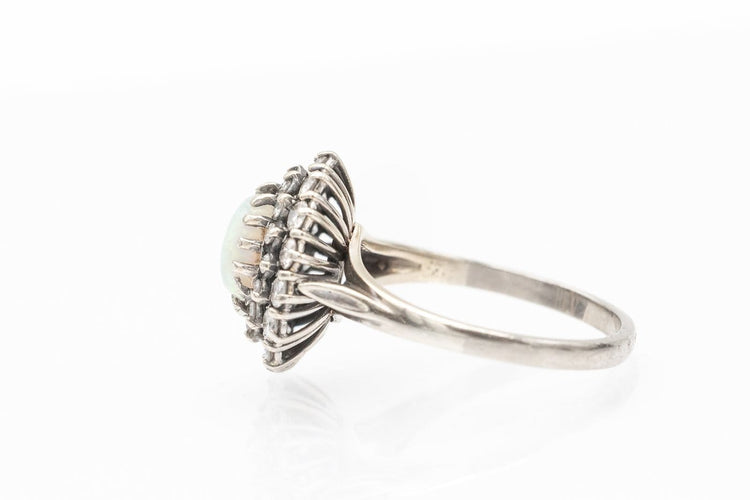 Bague 58 Bague vintage en or blanc 18 carats avec opale et diamants 58 Facettes 13658
