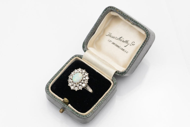 Bague 58 Bague vintage en or blanc 18 carats avec opale et diamants 58 Facettes 13658
