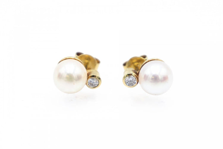 Boucles d'oreilles Boucles d'oreilles en or jaune 14 carats avec perles et diamants 58 Facettes 13579