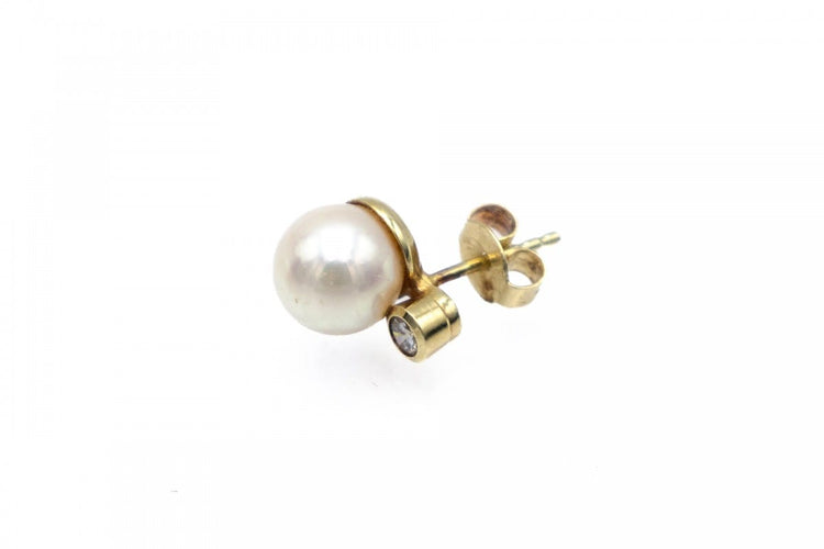 Boucles d'oreilles Boucles d'oreilles en or jaune 14 carats avec perles et diamants 58 Facettes 13579