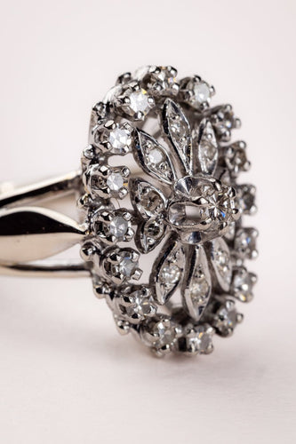 Bague 51 Bague marquise en or gris 18 carats et diamants 58 Facettes A-035