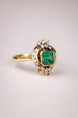Bague 54 Bague des années 50 en or jaune 18 carats, émeraude et diamants 58 Facettes A-031