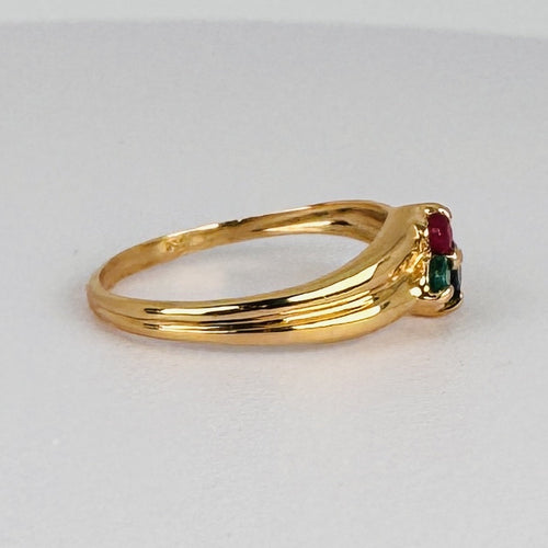 Bague 52 Bague en or jaune 18k, rubis, émeraude et saphir bleu 58 Facettes 2609006