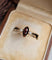 Bague 51.5 Bague trilogie en or rose 18 carats, grenat et perles de culture 58 Facettes 772