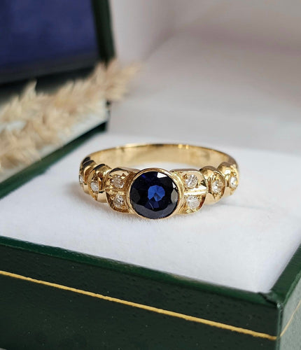 Bague 55.5 Bague en or jaune 18 carats, saphir Verneuil synthétique et diamants 58 Facettes 623