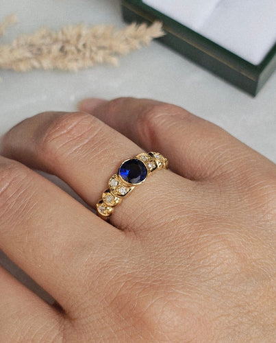 Bague 55.5 Bague en or jaune 18 carats, saphir Verneuil synthétique et diamants 58 Facettes 623