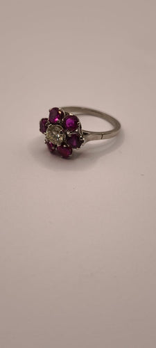 Bague 54 Bague en platine 950 avec diamant central et marguerite de six rubis 58 Facettes Valuor Modèle-015