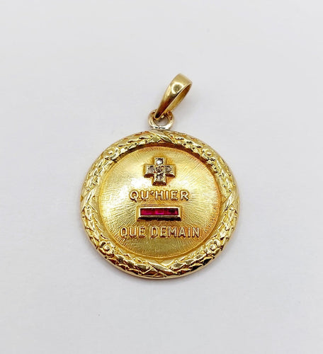 Pendentif Augis - Pendentif médaille d’amour en or 18k, diamant et rubis, 27 mm, vers 1950 58 Facettes A08040