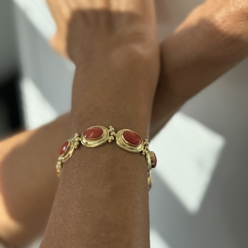 Bracelet Bracelet en or jaune 18 ct avec 9 coraux rouges cabochon 58 Facettes 39982