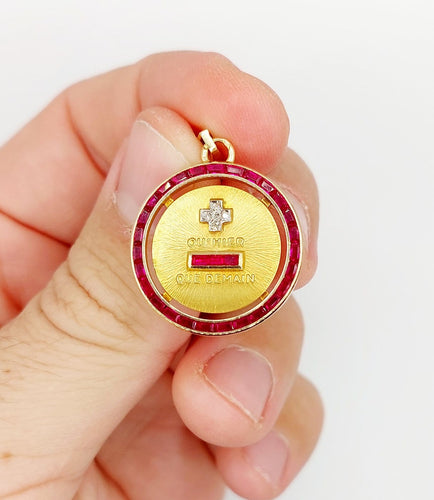 Pendentif Augis - Pendentif médaille d’amour en or 18k, diamants et rubis calibrés 58 Facettes A08046