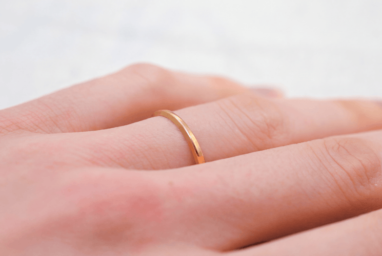 Bague 54 Alliance biseautée en or jaune 18 carats, 1,7 mm 58 Facettes 4208