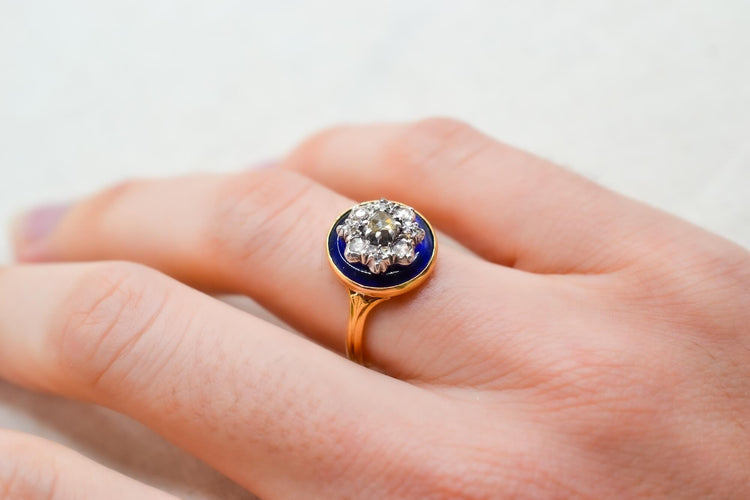 Bague 52 Bague étoile en émail et diamants 58 Facettes 4212