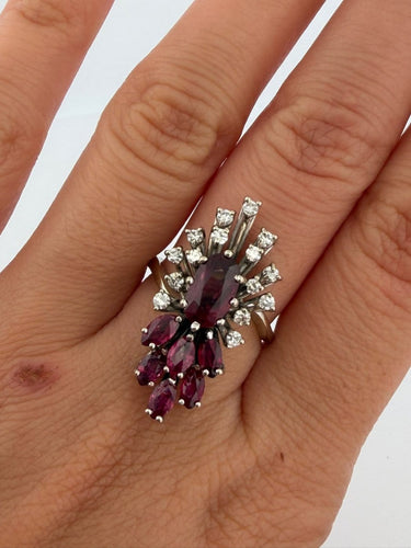 Bague 52 Bague en or blanc 18k, rubis et diamants 58 Facettes 605/26 L