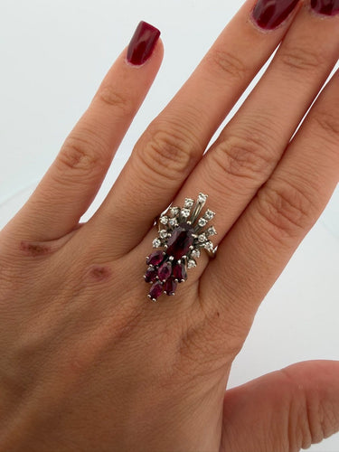 Bague 52 Bague en or blanc 18k, rubis et diamants 58 Facettes 605/26 L