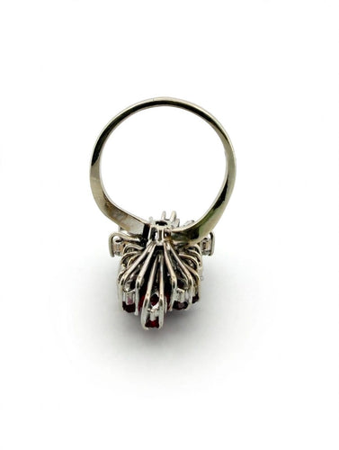 Bague 52 Bague en or blanc 18k, rubis et diamants 58 Facettes 605/26 L