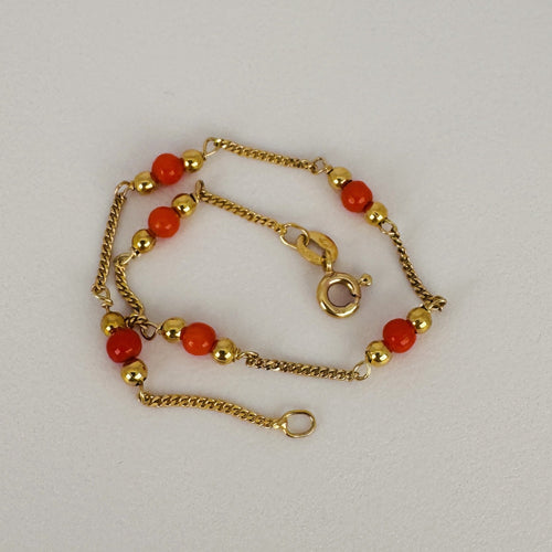 Bracelet Bracelet en or jaune 14k avec six perles de corail rouge 58 Facettes 2610003