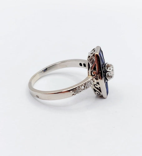 Bague 60.5 Bague marquise Art déco en or blanc 18k, diamant taille ancienne et saphirs synthétiques 58 Facettes A08032