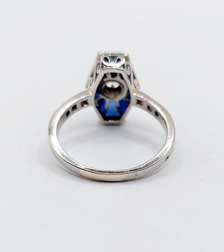 Bague 60.5 Bague marquise Art déco en or blanc 18k, diamant taille ancienne et saphirs synthétiques 58 Facettes A08032
