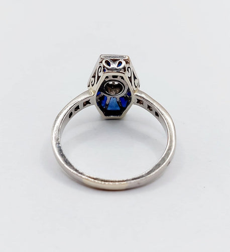 Bague 60.5 Bague marquise Art déco en or blanc 18k, diamant taille ancienne et saphirs synthétiques 58 Facettes A08032