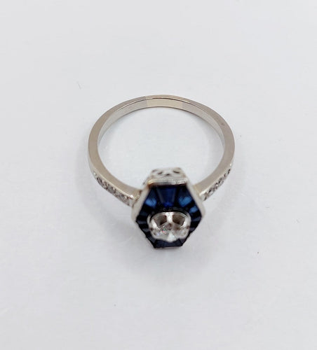 Bague 60.5 Bague marquise Art déco en or blanc 18k, diamant taille ancienne et saphirs synthétiques 58 Facettes A08032