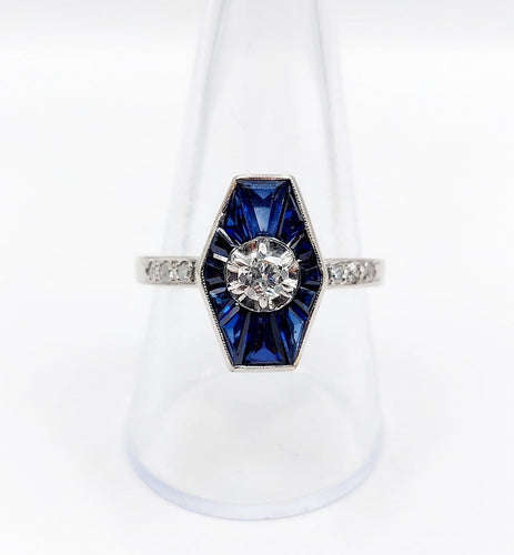 Bague 60.5 Bague marquise Art déco en or blanc 18k, diamant taille ancienne et saphirs synthétiques 58 Facettes A08032