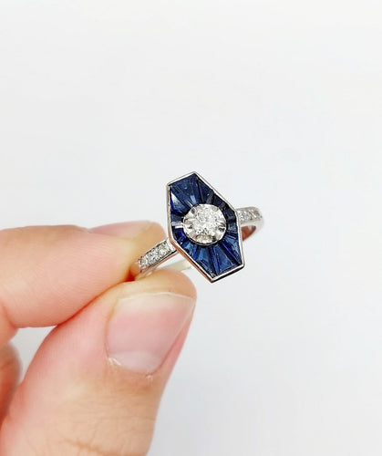 Bague 60.5 Bague marquise Art déco en or blanc 18k, diamant taille ancienne et saphirs synthétiques 58 Facettes A08032