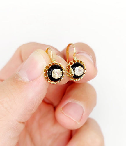 Boucles d'oreilles Dormeuses victoriennes - Boucles d’oreilles en or 18k, diamants taille ancienne et émail noir 58 Facettes A08027