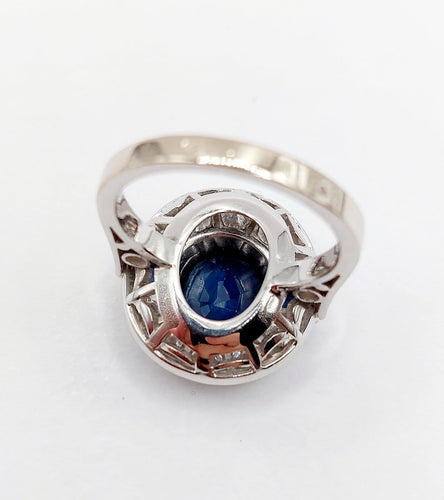 Bague 58 Bague cible Art déco en or blanc 18k, saphir 3 ct et diamants 1,50 ct 58 Facettes A08031
