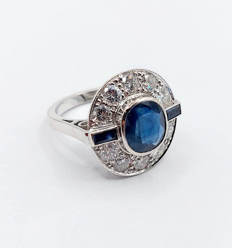 Bague 58 Bague cible Art déco en or blanc 18k, saphir 3 ct et diamants 1,50 ct 58 Facettes A08031