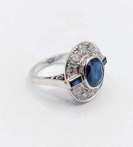 Bague 58 Bague cible Art déco en or blanc 18k, saphir 3 ct et diamants 1,50 ct 58 Facettes A08031