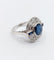 Bague 58 Bague cible Art déco en or blanc 18k, saphir 3 ct et diamants 1,50 ct 58 Facettes A08031