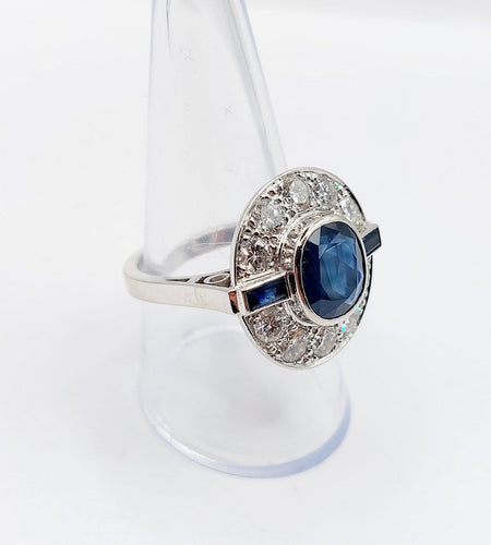 Bague 58 Bague cible Art déco en or blanc 18k, saphir 3 ct et diamants 1,50 ct 58 Facettes A08031