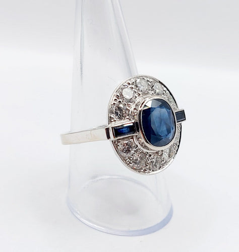 Bague 58 Bague cible Art déco en or blanc 18k, saphir 3 ct et diamants 1,50 ct 58 Facettes A08031