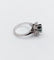 Bague 45 Bague marguerite vintage en or blanc 18k, saphir et diamants 58 Facettes A08033