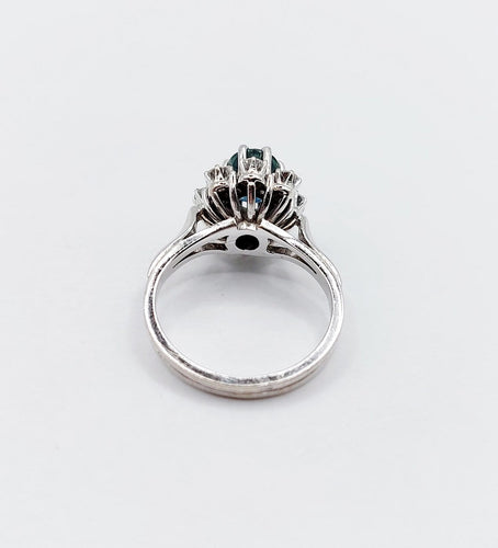 Bague 45 Bague marguerite vintage en or blanc 18k, saphir et diamants 58 Facettes A08033