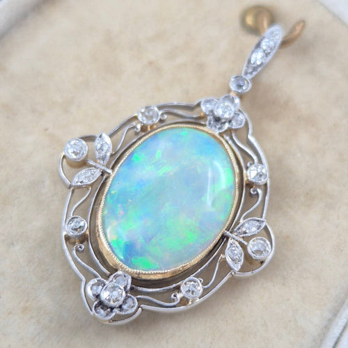 Pendentif Pendentif Art nouveau en or 18K et platine, opale et diamants 58 Facettes Pendentif-001
