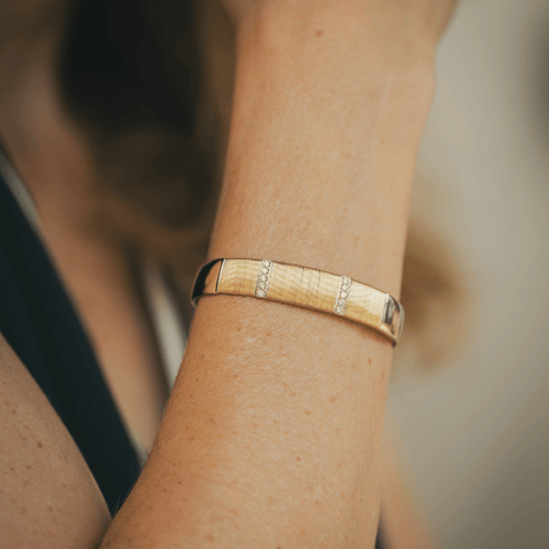 Bracelet Hermès - Bracelet jonc demi-ouvert en or jaune et blanc 18k avec diamants 58 Facettes 50239