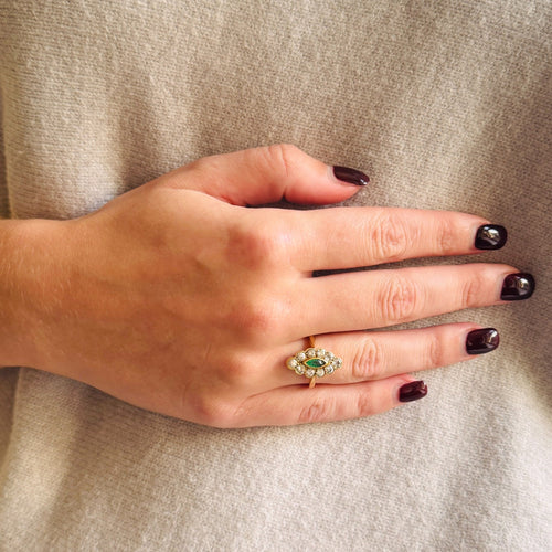 Bague 52 Bague navette en or jaune 18k, émeraude et diamants 58 Facettes