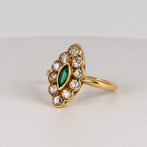 Bague 52 Bague navette en or jaune 18k, émeraude et diamants 58 Facettes