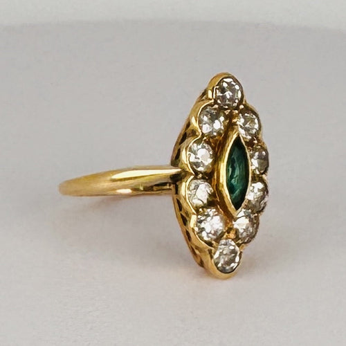 Bague 52 Bague navette en or jaune 18k, émeraude et diamants 58 Facettes