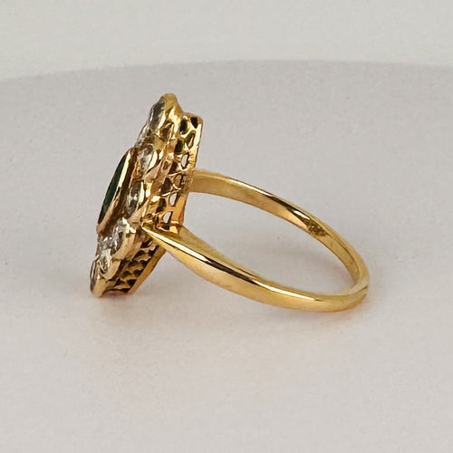 Bague 52 Bague navette en or jaune 18k, émeraude et diamants 58 Facettes
