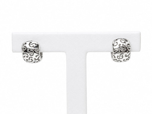 Boucles d'oreilles Poiray - Boucles d’oreilles vintage en or blanc 18 carats, monogramme ajouré 58 Facettes 33876