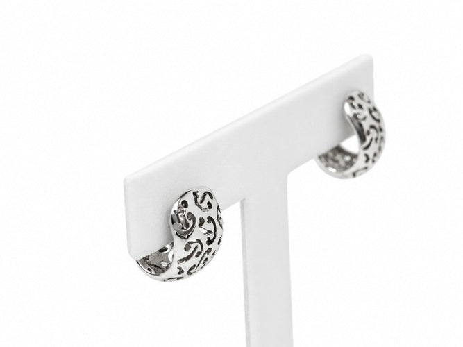 Boucles d'oreilles Poiray - Boucles d’oreilles vintage en or blanc 18 carats, monogramme ajouré 58 Facettes 33876
