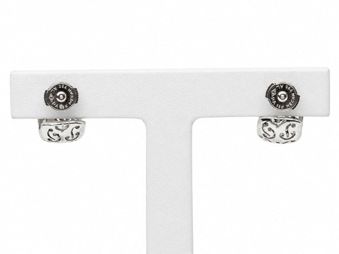 Boucles d'oreilles Poiray - Boucles d’oreilles vintage en or blanc 18 carats, monogramme ajouré 58 Facettes 33876